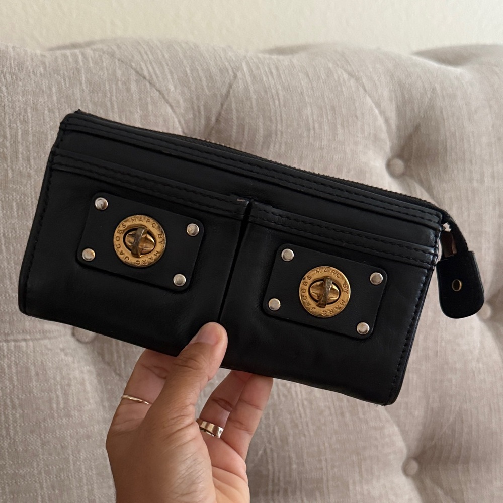 Marc Jacobs Black Leather Wallet with Dual Turnlock Pockets – Vintage